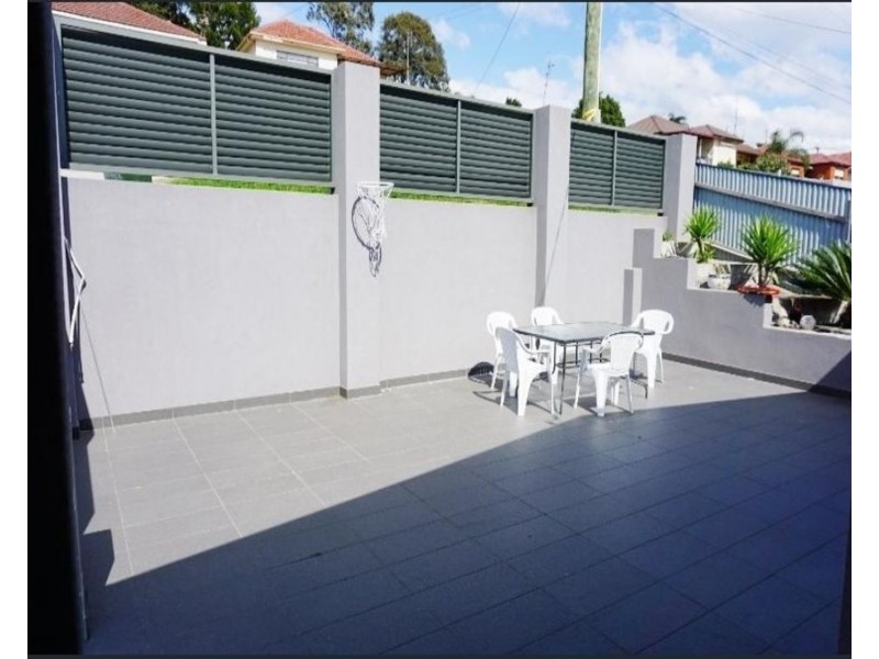 2 McGovern Street, Cringila NSW 2502