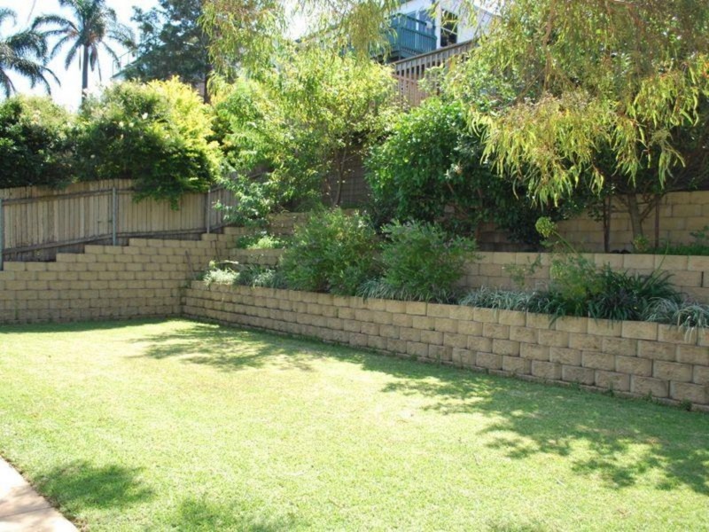 33 Hassan Street, Lake Heights NSW 2502