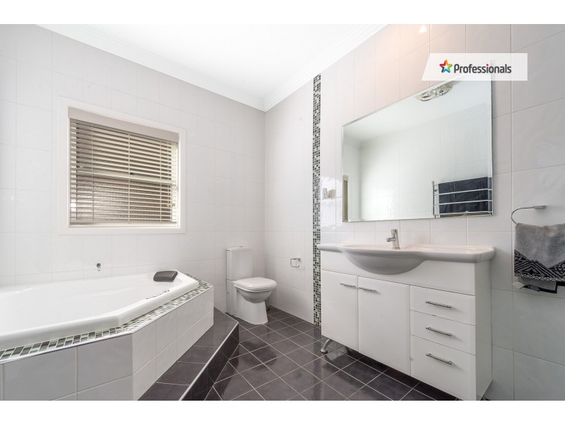 3 Shaftsbury Avenue, West Wollongong NSW 2500