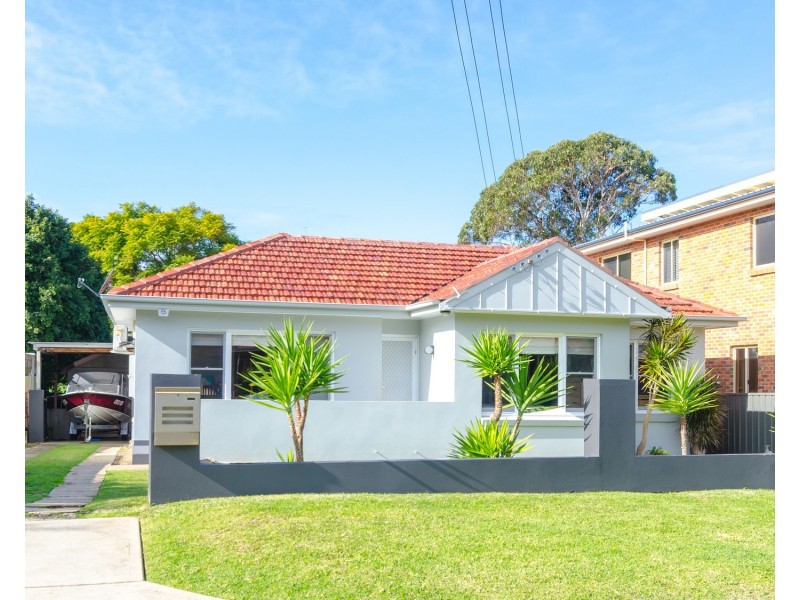 1 St Andrews Place, Corrimal NSW 2518