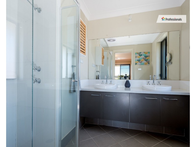 63 Lakeview Parade, Primbee NSW 2502