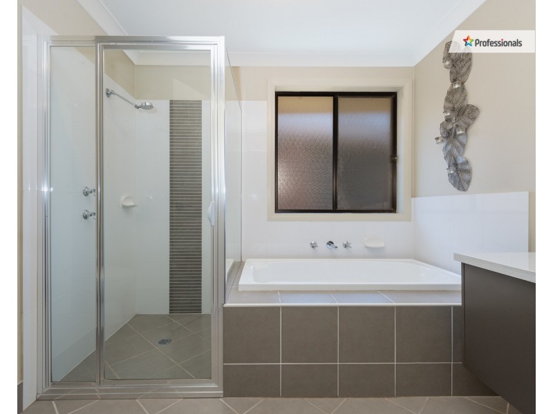 63 Lakeview Parade, Primbee NSW 2502