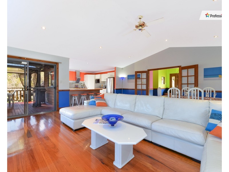 11 Sugarwood Close, Farmborough Heights NSW 2526