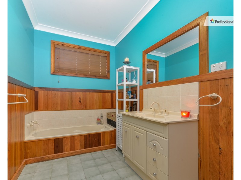 11 Sugarwood Close, Farmborough Heights NSW 2526