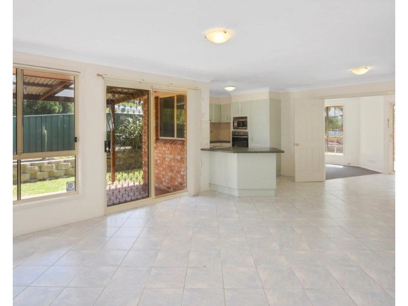 20 Lake Heights Road, Lake Heights NSW 2502
