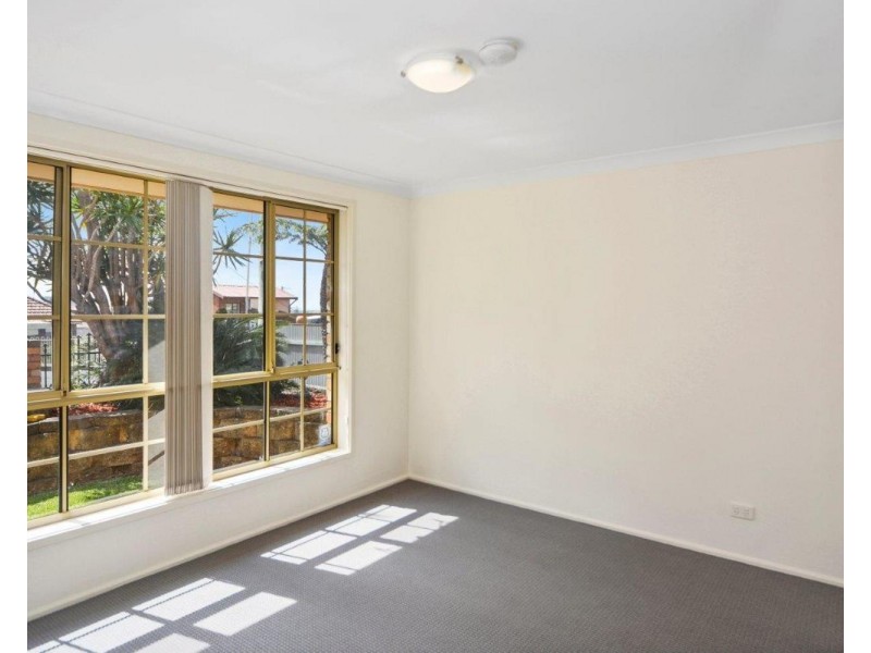 20 Lake Heights Road, Lake Heights NSW 2502