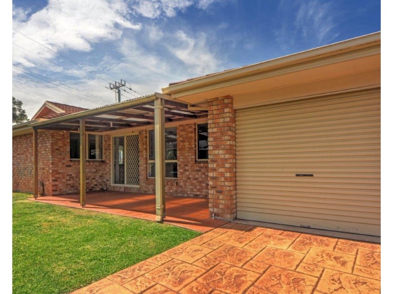 20 Lake Heights Road, Lake Heights NSW 2502