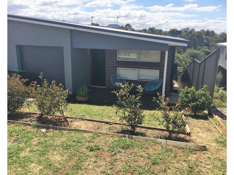 2/164 Shearwater Drive, Lake Heights NSW 2502