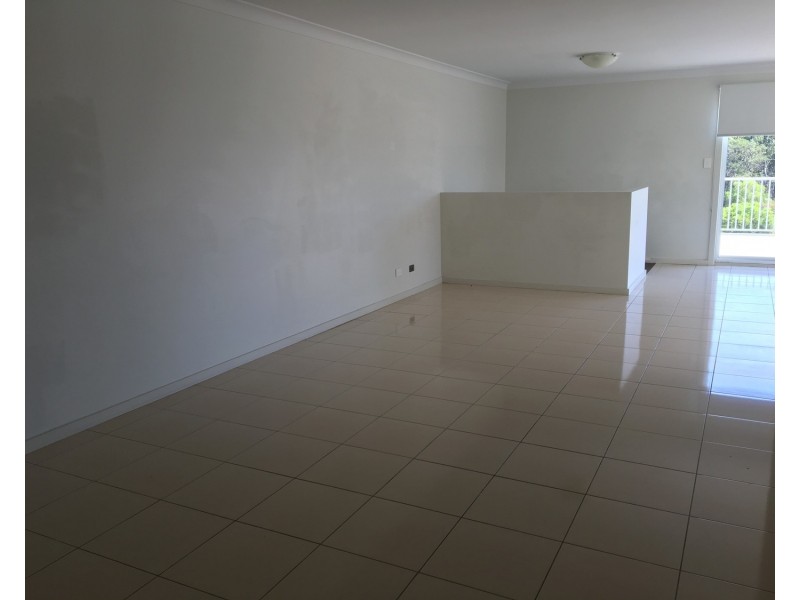 2/164 Shearwater Drive, Lake Heights NSW 2502