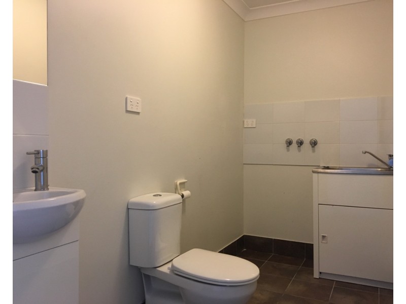 2/164 Shearwater Drive, Lake Heights NSW 2502