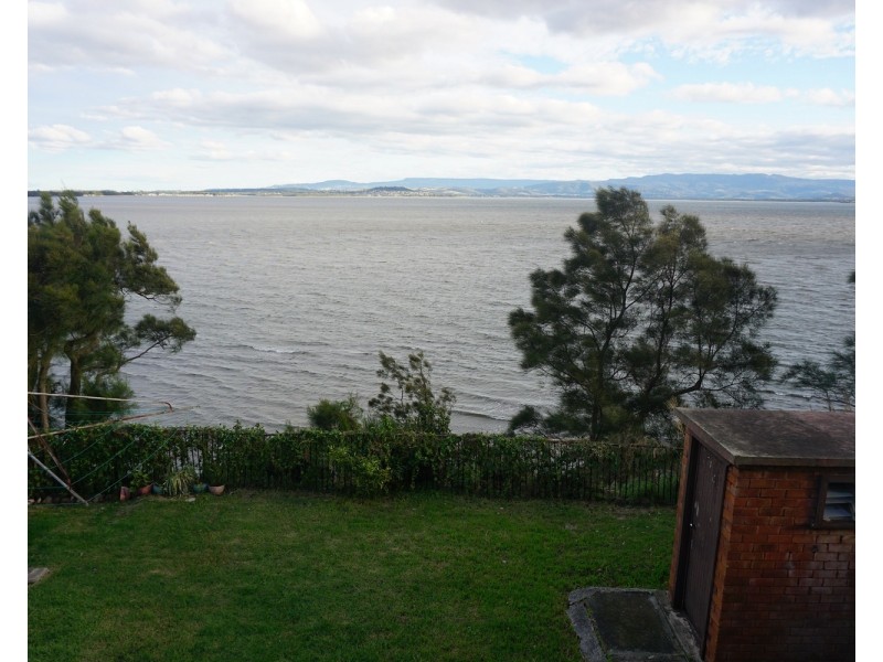 27 Northcliffe Drive, Lake Heights NSW 2502
