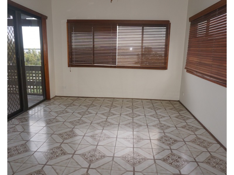 27 Northcliffe Drive, Lake Heights NSW 2502