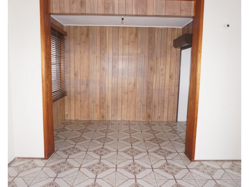 27 Northcliffe Drive, Lake Heights NSW 2502