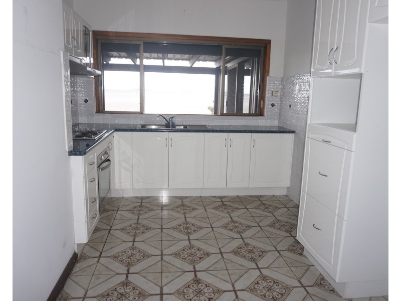 27 Northcliffe Drive, Lake Heights NSW 2502