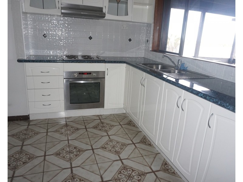 27 Northcliffe Drive, Lake Heights NSW 2502
