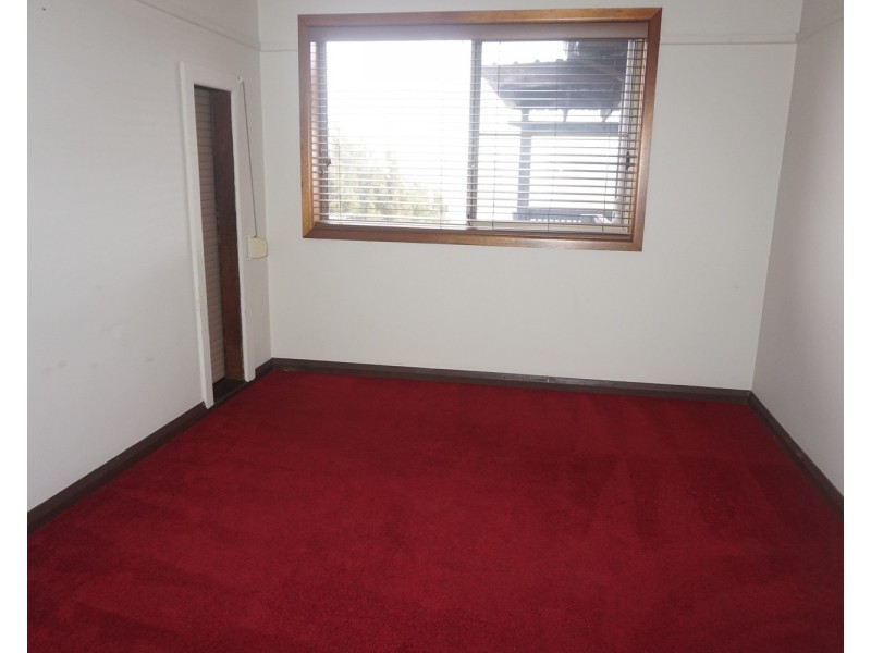 27 Northcliffe Drive, Lake Heights NSW 2502