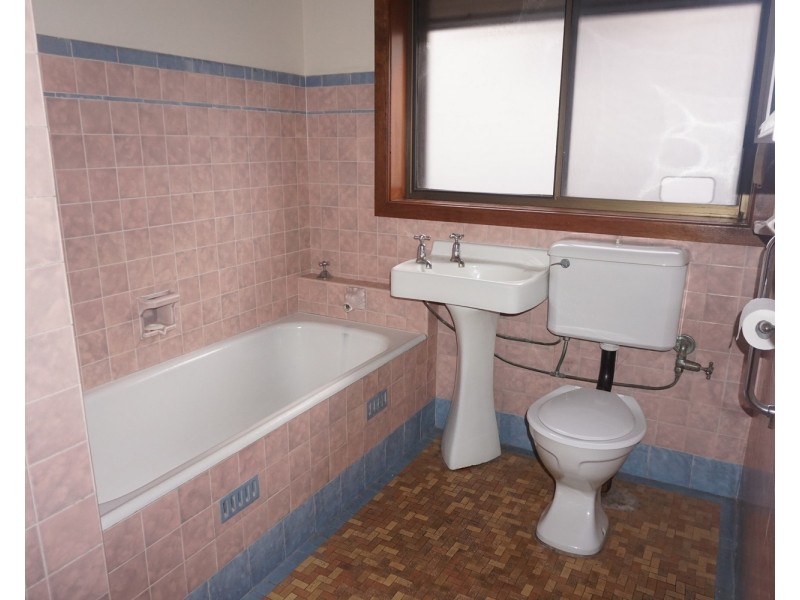 27 Northcliffe Drive, Lake Heights NSW 2502
