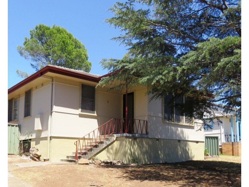 19 Anzac Parade, Muswellbrook NSW 2333