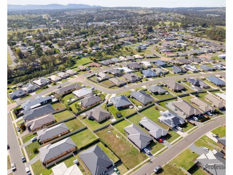 25 Finnegan Crescent, Muswellbrook NSW 2333