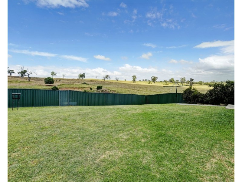 24 chivers Circuit, Muswellbrook NSW 2333