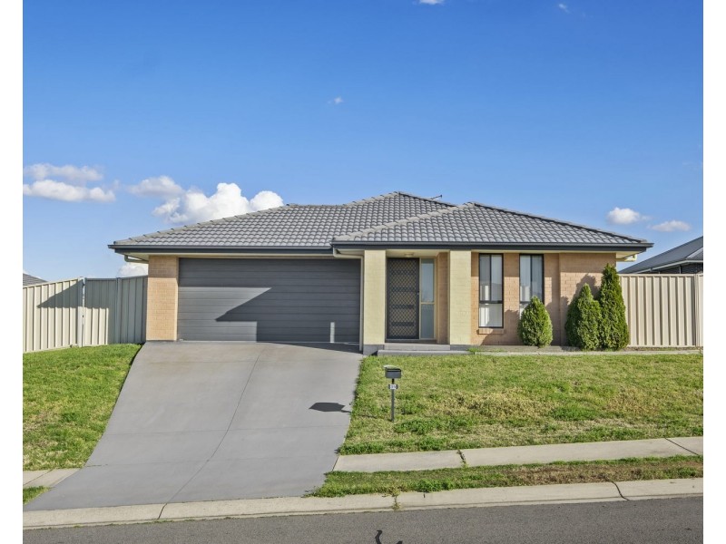 35 Finnegan Crescent, Muswellbrook NSW 2333