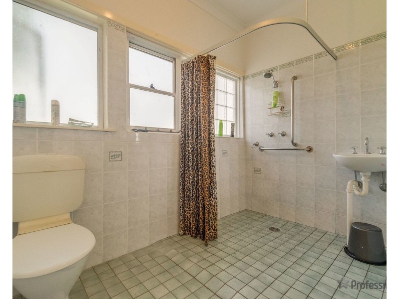 8 Rose Avenue, Singleton NSW 2330