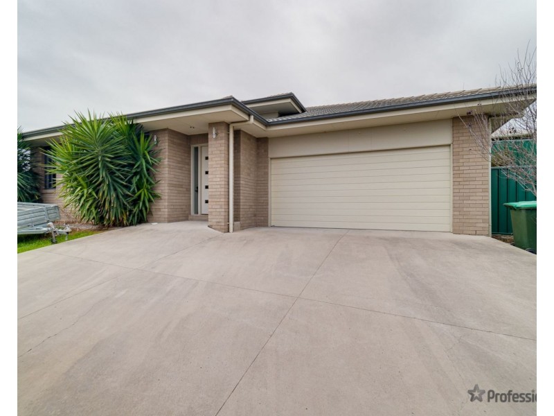 2/5 Grant Miller Street, Muswellbrook NSW 2333
