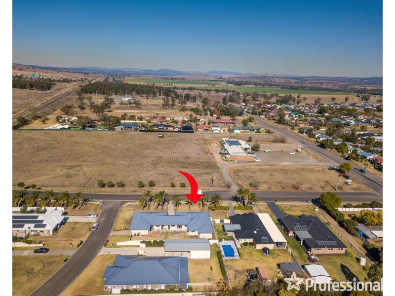 1 & 2/1 Alexander Close, Aberdeen NSW 2336