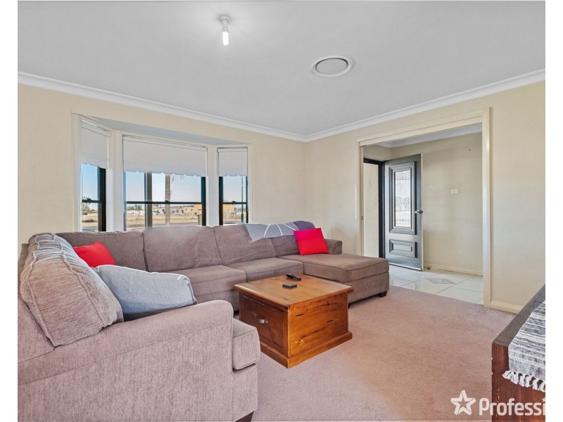 1 & 2/1 Alexander Close, Aberdeen NSW 2336