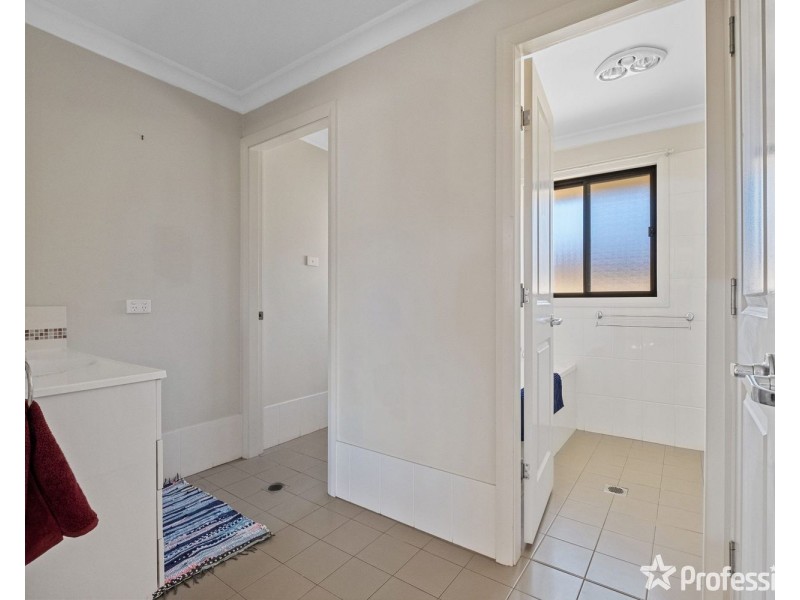 1 & 2/1 Alexander Close, Aberdeen NSW 2336