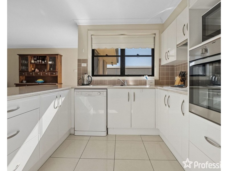 1 & 2/1 Alexander Close, Aberdeen NSW 2336