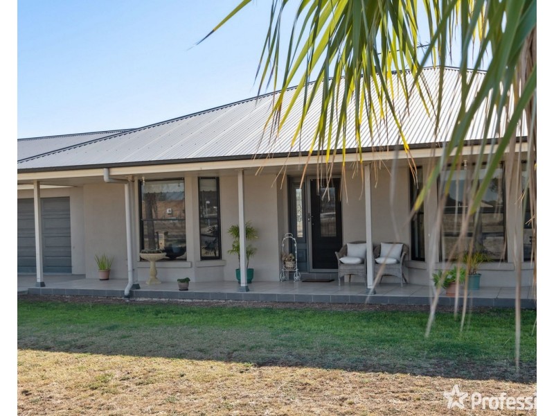 1 & 2/1 Alexander Close, Aberdeen NSW 2336