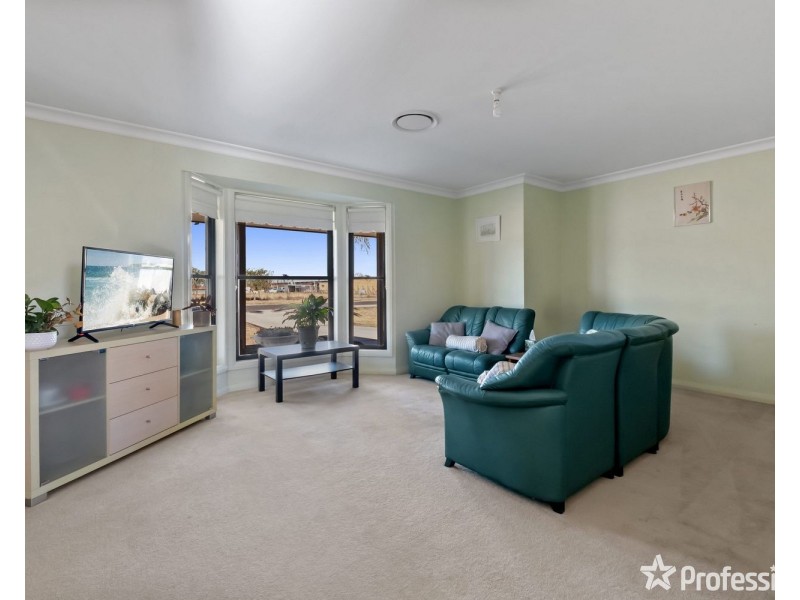 1 & 2/1 Alexander Close, Aberdeen NSW 2336