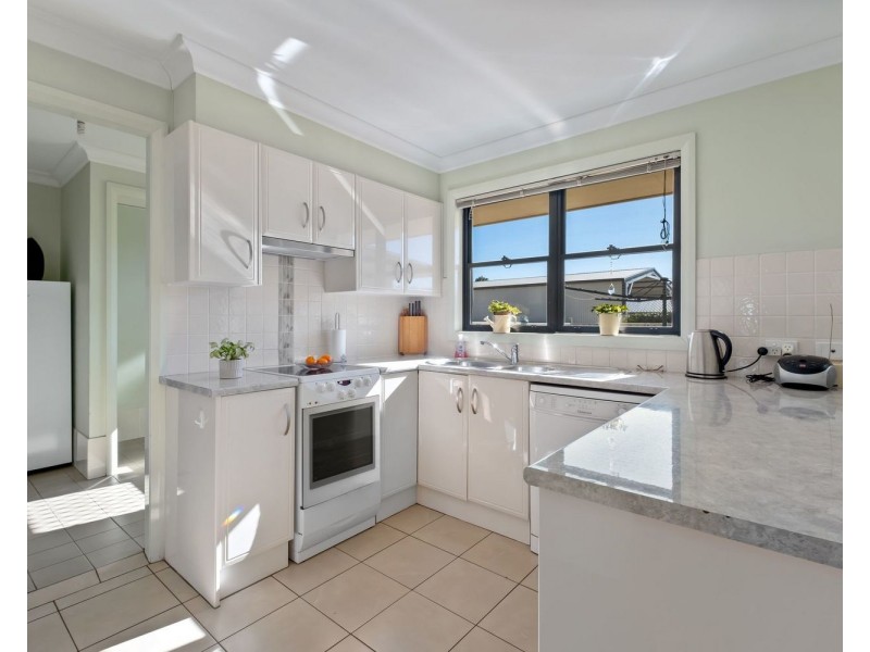 1 & 2/1 Alexander Close, Aberdeen NSW 2336