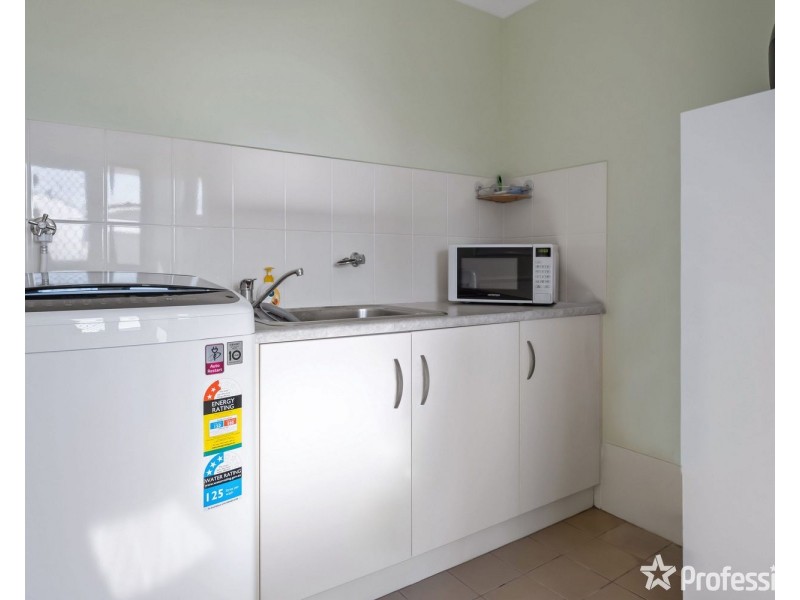 1 & 2/1 Alexander Close, Aberdeen NSW 2336