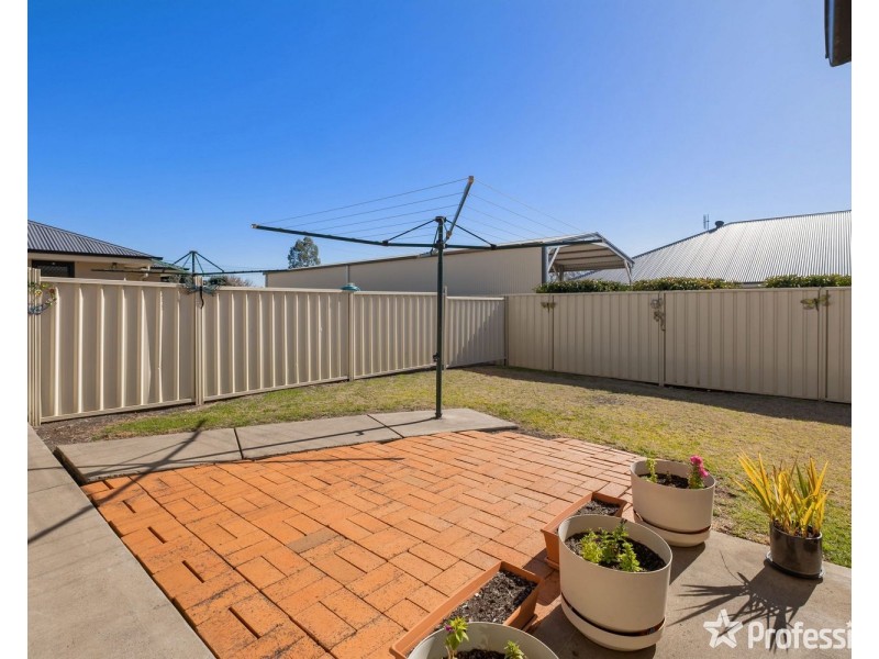 1 & 2/1 Alexander Close, Aberdeen NSW 2336