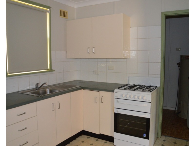 28 Anzac Parade, Muswellbrook NSW 2333