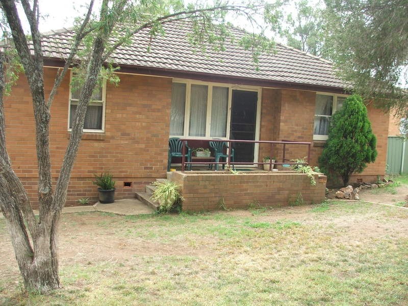 28 Anzac Parade, Muswellbrook NSW 2333