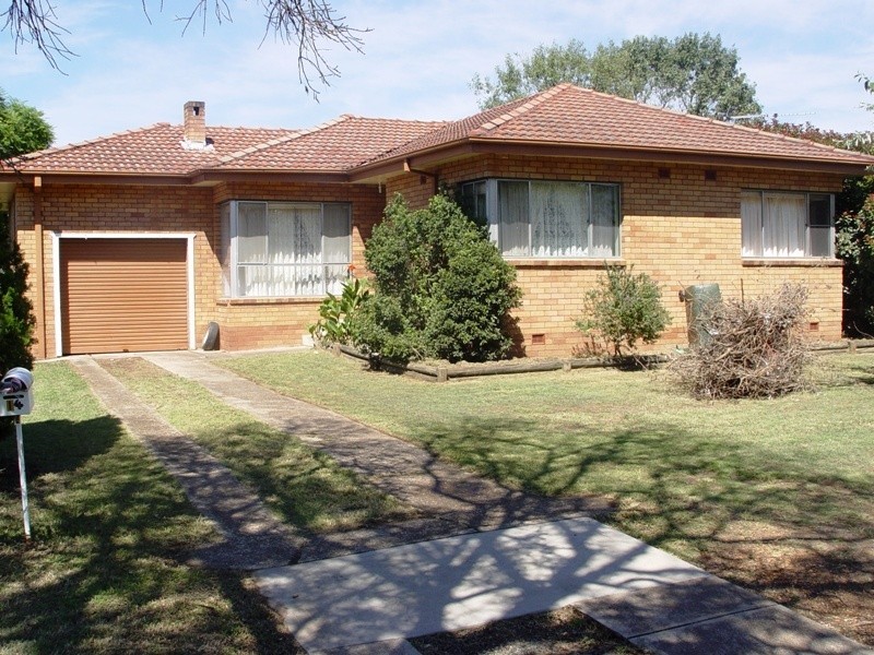 14 Thompson Street, Muswellbrook NSW 2333