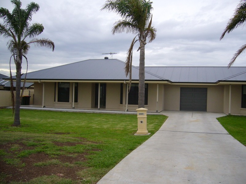 1/1 Alexander Close, Aberdeen NSW 2336