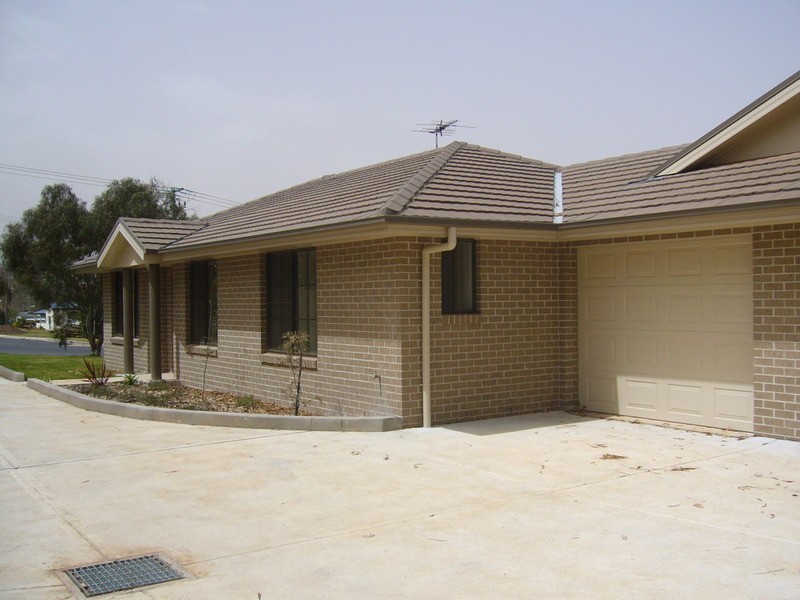 2/63 Segenhoe Street, Aberdeen NSW 2336