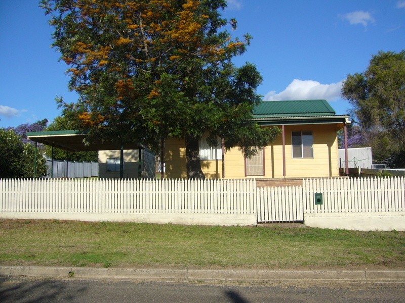 18 Mount Street, Aberdeen NSW 2336