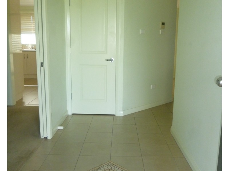 2/1 Alexander Close, Aberdeen NSW 2336