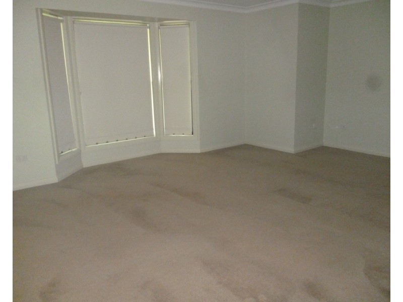 2/1 Alexander Close, Aberdeen NSW 2336