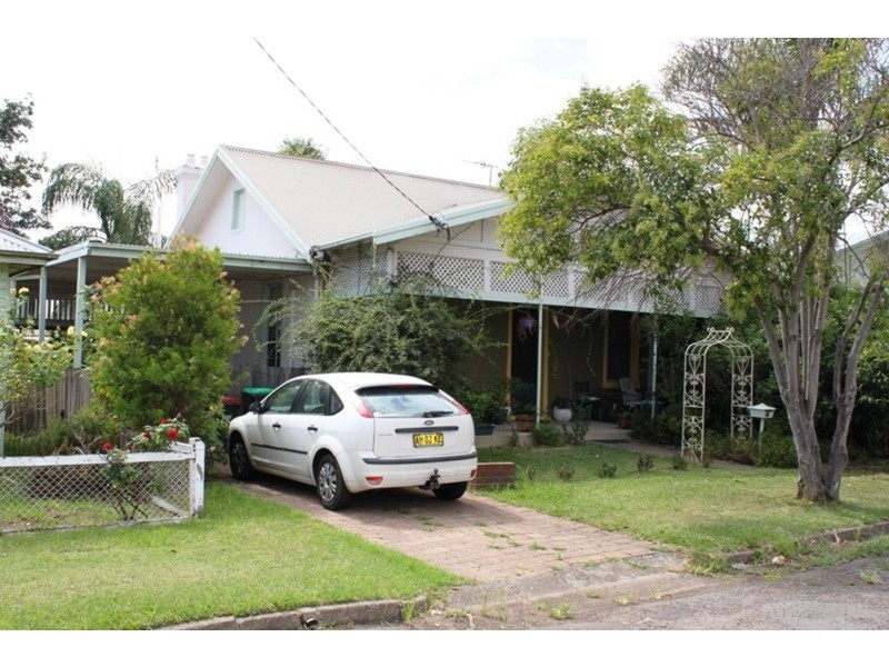 18 Barrett Street, Muswellbrook NSW 2333