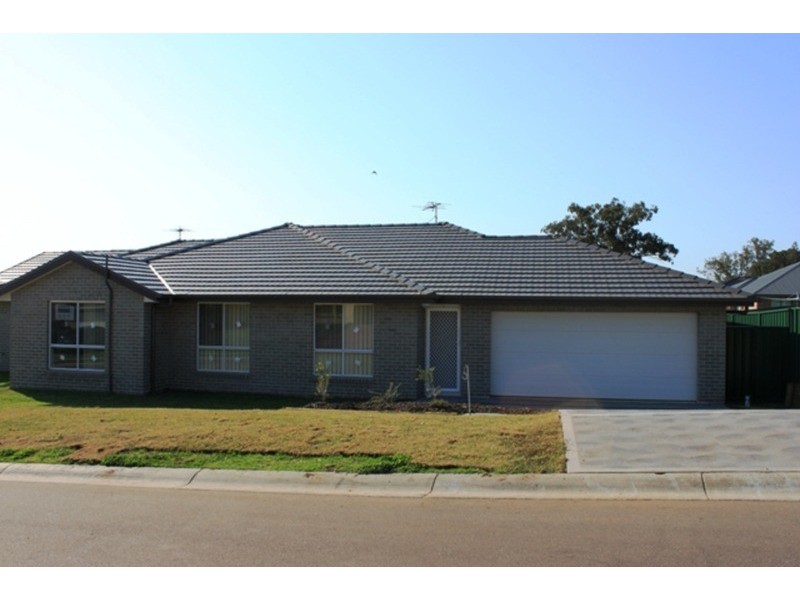 2/1 Belmore Street, Muswellbrook NSW 2333