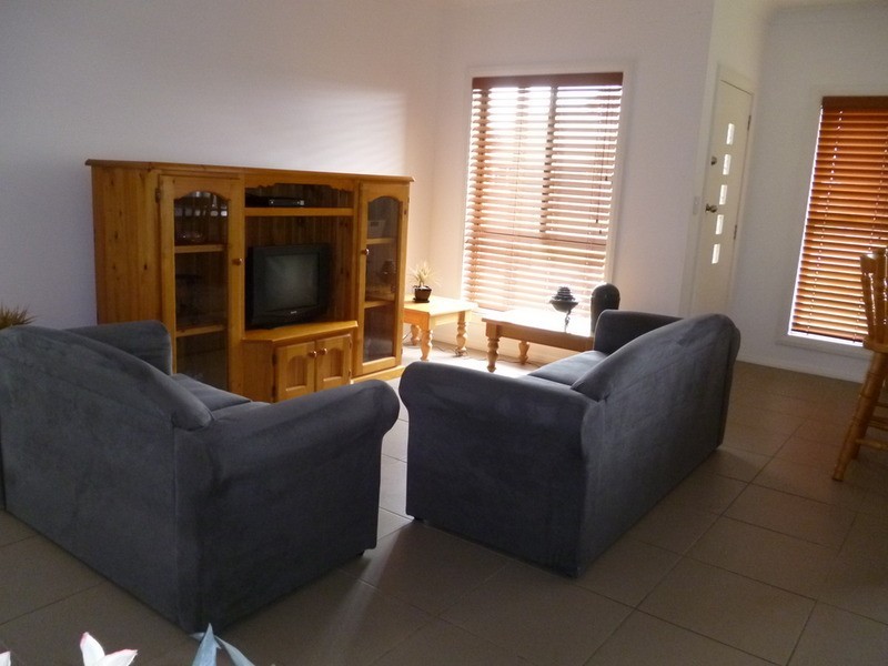 2/11 Nandowra Street, Aberdeen NSW 2336