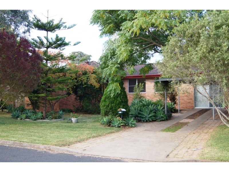 13 Claret Avenue, Muswellbrook NSW 2333