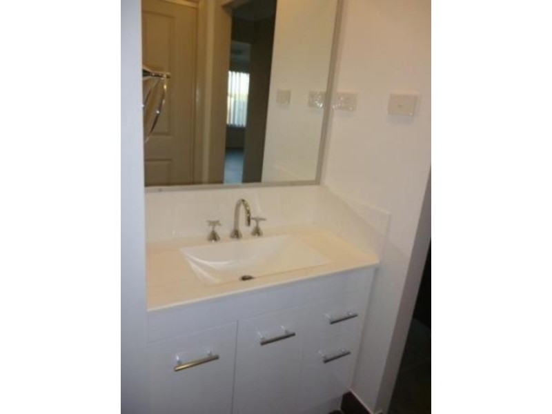 1/3 Alexander Close, Aberdeen NSW 2336