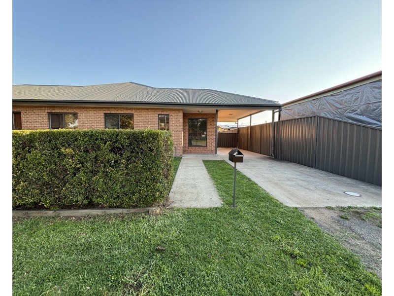 2/11 Nandowra Street, Aberdeen NSW 2336
